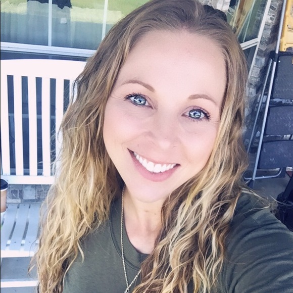 Meet your Posher, Stephanie - Picture 7 of 7